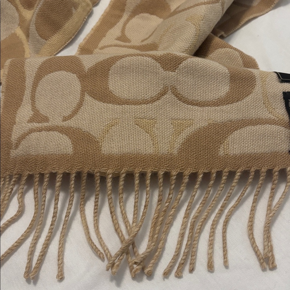Coach Tan & Cream logo Patterned rectangle fringe scarf 100% Merino wool classic - Picture 7 of 11